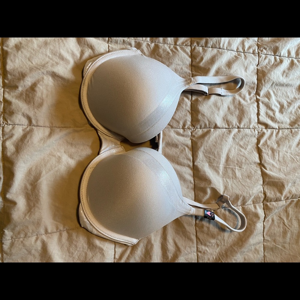 BRAND NEW VS BRA
